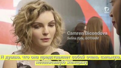 Камрен Бикондова дает интервью на премьере «Бэтмен против Супермен»
