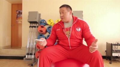 Михаил Кокляев - Мотивация.Смотришь с открым ртом,даже не замечая этого.Отличные слова,смотреть всем девушкам