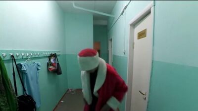 Жена-вафлерша сосет член у всех на виду на сочинском пляже (порно минет анал сиськи