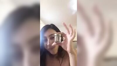 Пьяная индийская подруга nri делает обнаженное видео для ее босса и паренька