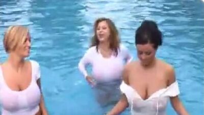 Большая грудь, мокрая майка. Мамки | Mature | MILF