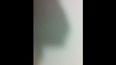 Подглядел в туалете за красивой девушкой