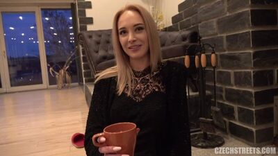 Снял девушку промоутера. Самая красивая чешка