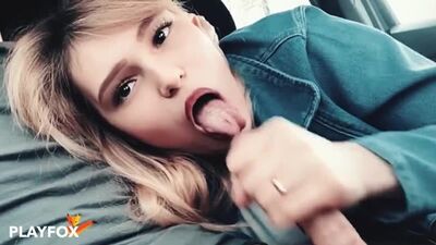 Русская девушка сделала минет в машине