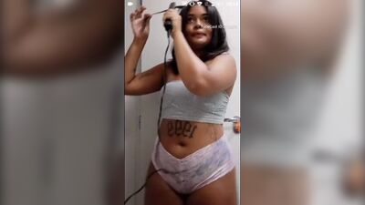 Novinha bucetuda