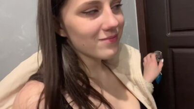 Собралась уходить не попрощавшись?-а как же отсосать напоследок