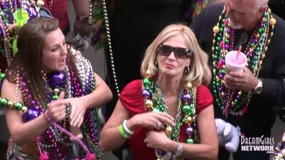 Fat-tuesday-freaky-milfs-getting-naked-in-the-street-for-beads