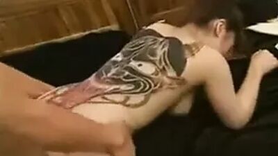 Татуированную японскую гейшу жестко трахнули раком