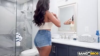 Zoey Sinn легко отдалась