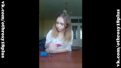 Молодая студентка откровенно показывает грудь в перископе - Periscope засветы