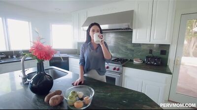 Brooke Beretta шикарная мамка