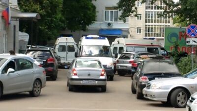 Воронеж. Припаркованные авто мешают проезду Скорой помощи