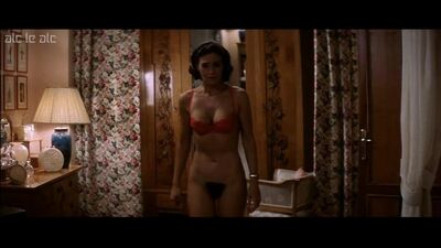 Моника Беллуччи (Monica Bellucci nude scenes in "L’Ultimo capodanno" 1998)