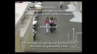 Малолетки вернулись с покупками из секс-шопа