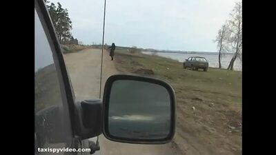 Студентка в машине