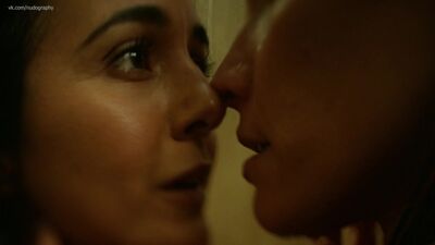 Эммануэль Шрики (Emmanuelle Chriqui), КаДи Стрикленд (KaDee Strickland) голая в сериале "Ясновидец" (Shut Eye, 2017) s02e03