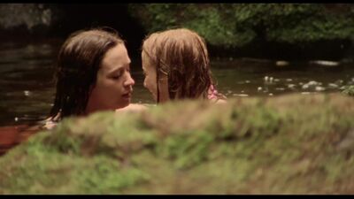 Эмили Блант и Натали Пресс (Emily Blunt & Natalie Press lesbian scenes in "My Summer Of Love" 2004)