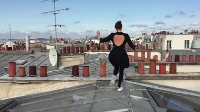 Паркур от красивой девушки