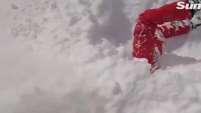 Лыжник нашёл девушку прямо в снегу!