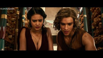Сексуальная Кортни Итон (Courtney Eaton) в фильме "Боги Египта" (Gods of Egypt, 2016, Алекс Пройас) 1080p