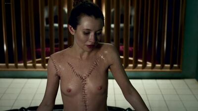 Эмили Браунинг (Emily Browning nude scenes in "American Gods" s1e5 2017)