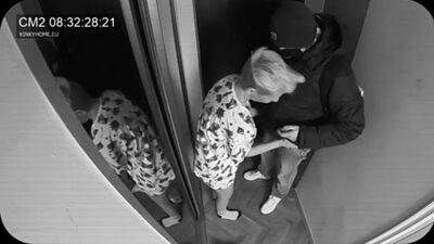 Real_spy_hidden_cam_-_The_girl_made_a_blow_job_to_the_courier,_husband_in_the_next_room..mp4