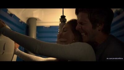 Голяк (Brassic) - 2019 - 1 сезон 3 серия - Мишель Кигэн и Дэмиен Молони - в биотуалете