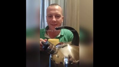 Чайник спалил бедного мужика)