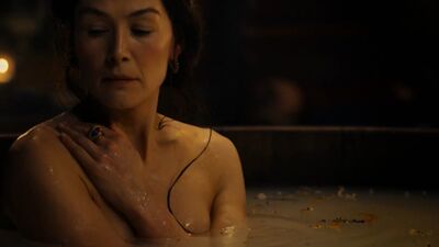 Rosamund Pike, Madeleine Madden Nude - The Wheel of Time s01e01 (2021) HD 1080p / Розамунд Пайк, Мадлен Мэдден - Колесо времени