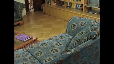Племянница дрочила с игрушкой, а потом дядя пришёл