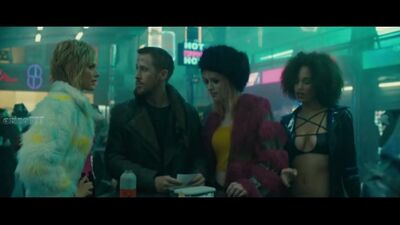 Маккензи Дэвис (Mackenzie Davis), Криста Косонен (Krista Kosonen), Эларика Галлахер (Elarica Gallagher) - Бегущий по лезвию 2049