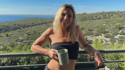 JacquieEtMichelTV - Kleo - Kleo, three tails to satisfy her
