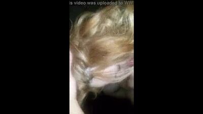 ديوث يصور مراتو وهى بتمص زوبر صديقو.mp4