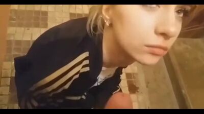 Дал на клык красивой шалавеглотает сперму. Сосет большой хуй бывшего, взяла за щеку. русское домашнее порно