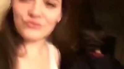 Юные бабы спалились перед парнями на вписке