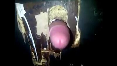 Glory-Hole пришла в туалет пососать через дырку секс порно минкт