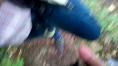Ебутся в кустах