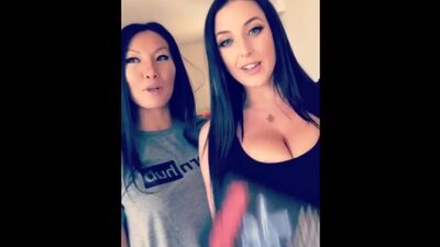 Asa Akira и Angela White рекламируют книгу