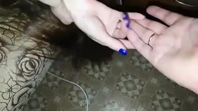 Муж снимает как трахают жену и держит её за руку