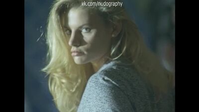 Катарина Василисса (Katarina Vasilissa) возбуждает в фильме "Подглядывающий" (L'uomo che guarda / The Voyeur, 1993)