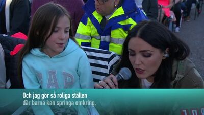 Sanna Nielsen, Miriam Bryant and the audience-Idas Sommarvisa.(Allsång På Skansen 04.07.2017.)
