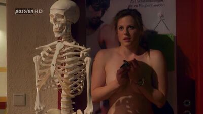 Nora Koppen Nude (covered) - Unter uns e5200 (2015) HD 1080p Watch Online / Нора Коппен - Среди нас