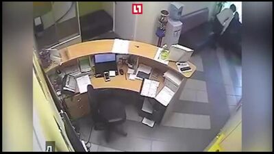 Цыганка с помощью гипноза заставила свою жертву благодарить её на коленях