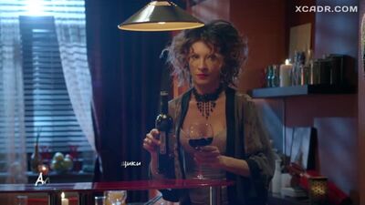 Елена Подкаминская-голая грудь в сериале Кухня(Россия)