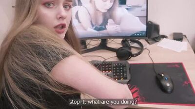 Спалил жопастую дочь за мастурбацией и вставил в неё без спроса
