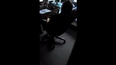 Мать спалила как сын дрочит