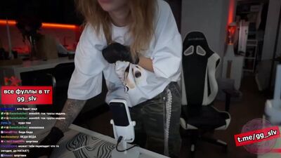 ГЕНСУХА Gensyxa ПОКАЗАЛА ГРУДЬ НА СТРИМЕ / СМОТРИ ОПИСАНИЕ