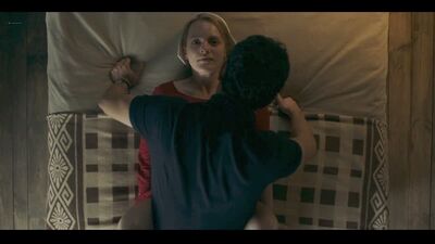 Элизабет Мосс (Elisabeth Moss sex scenes in "The Handmaid's Tale" s01e05 2017)
