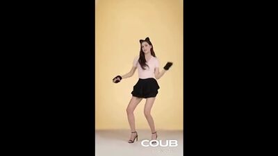 Baddie kitty Jenna Ortega is dancing incendiously