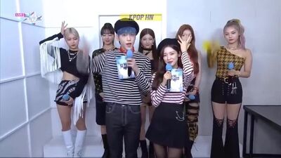 Итзи и КПОП айдолы - Itzy Being Socially Awkward Around Other Idols (Itzy, Stray kids, Twice, IU, Astro...)